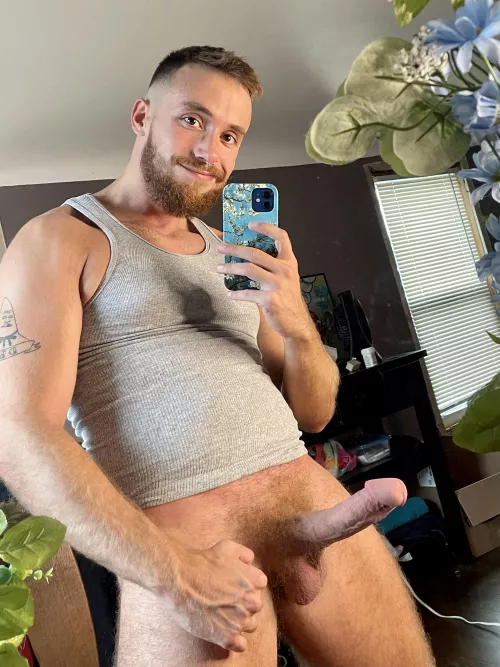 Beard, bush and fat dick 😈