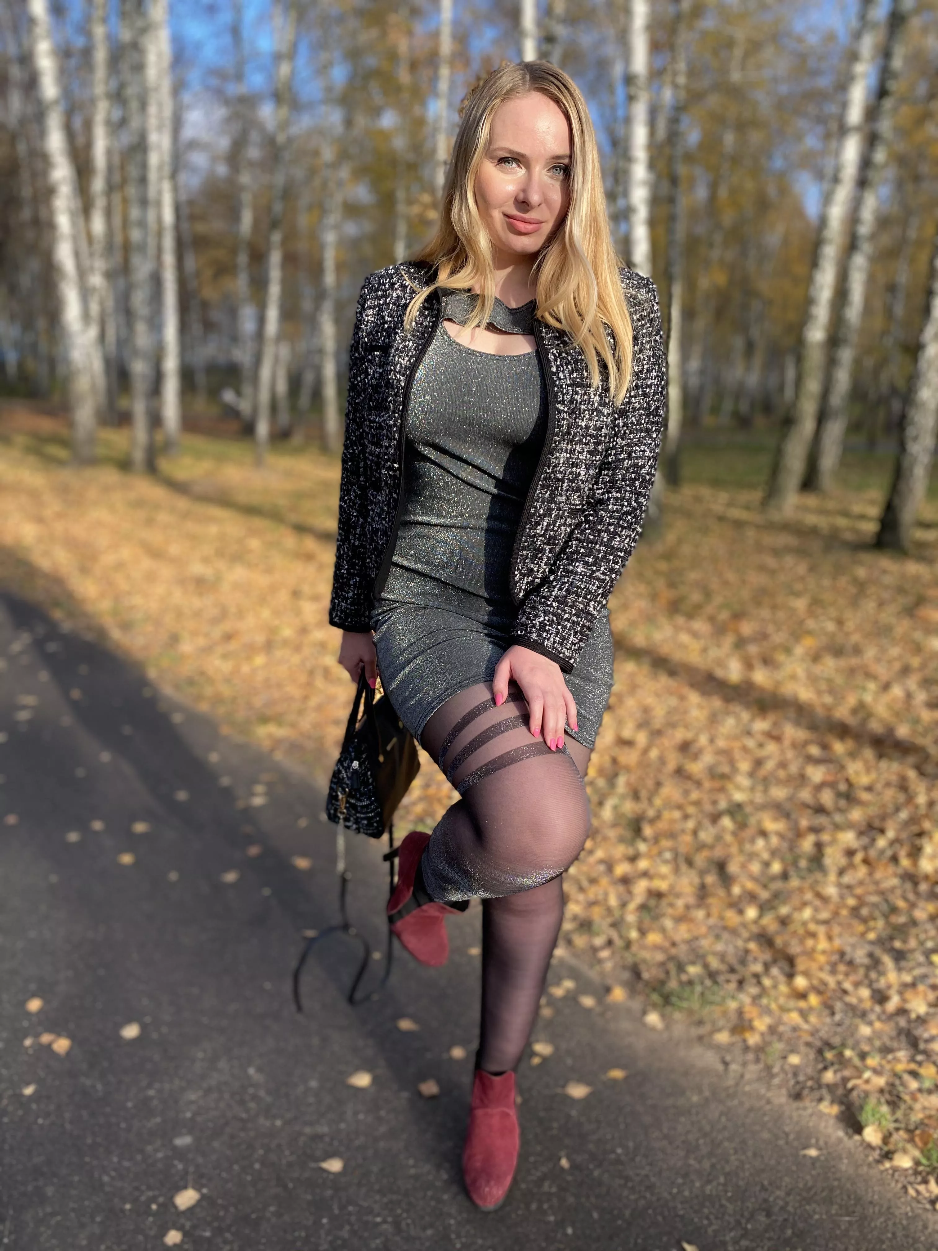 Beautiful lurex nylons with sexy lines on hips