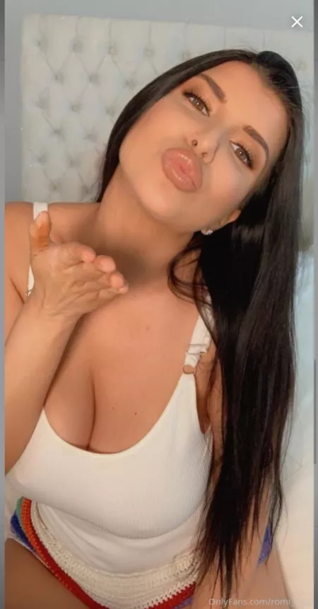 Beautiful Romi Rain 🥰