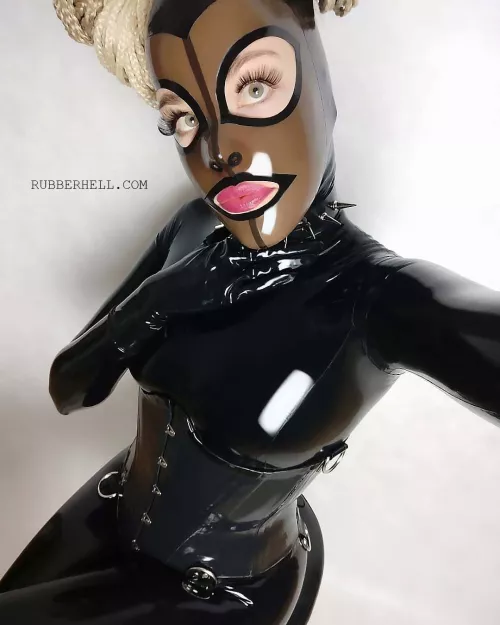 Beautiful upcoming Christmas to all 🎄☃️ and lots of love and latex in 2022 💓