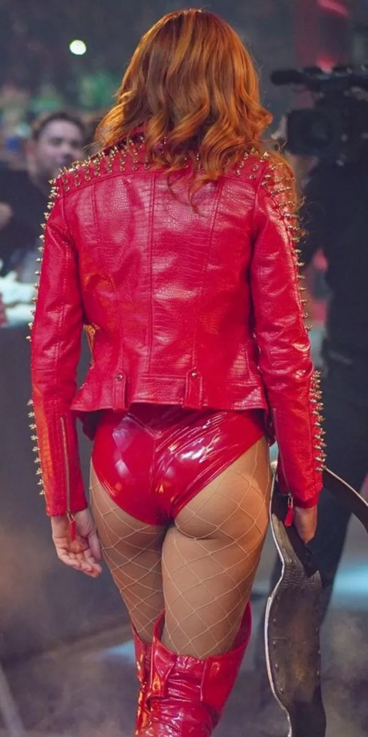 Becky lynch has a hot ass