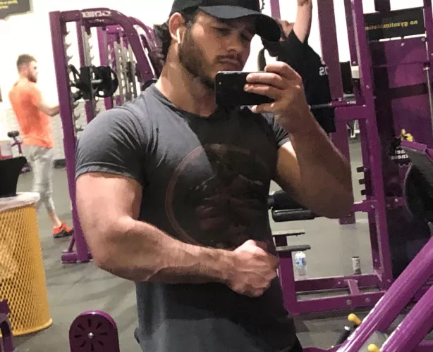 Been a while since I’ve posted here! Veins looked good in this one.🖤