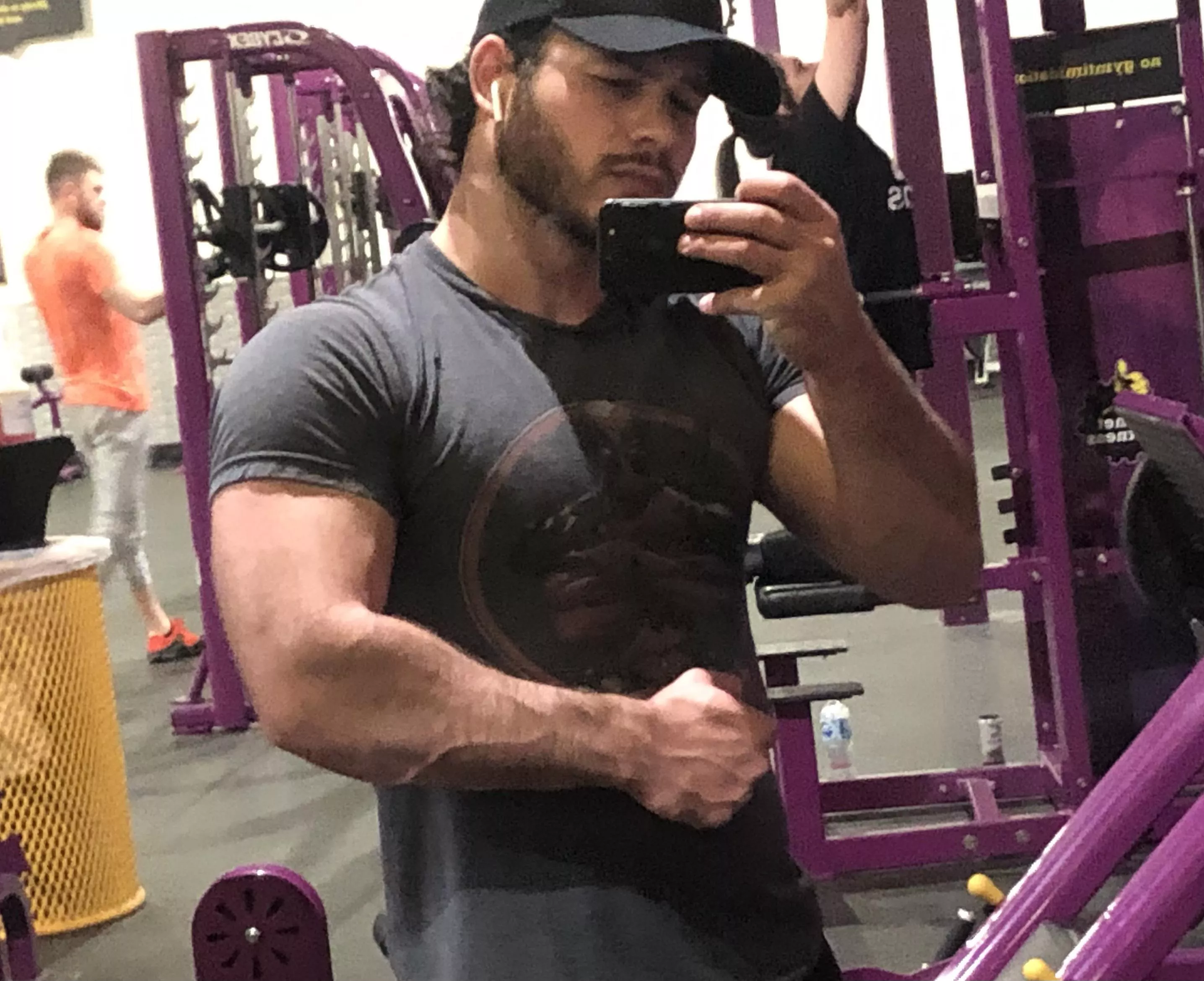 Been a while since I’ve posted here! Veins looked good in this one.🖤