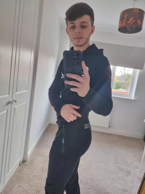 been doing my squats 🍑🤣