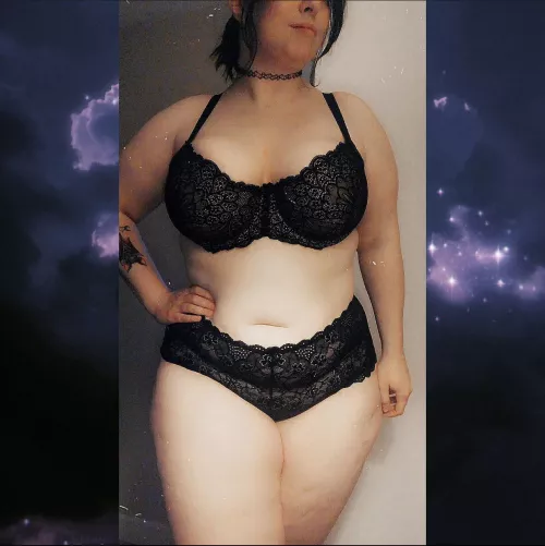 Been sick with Covid for the past week, but Covid can’t keep a hoe down 💅🏻