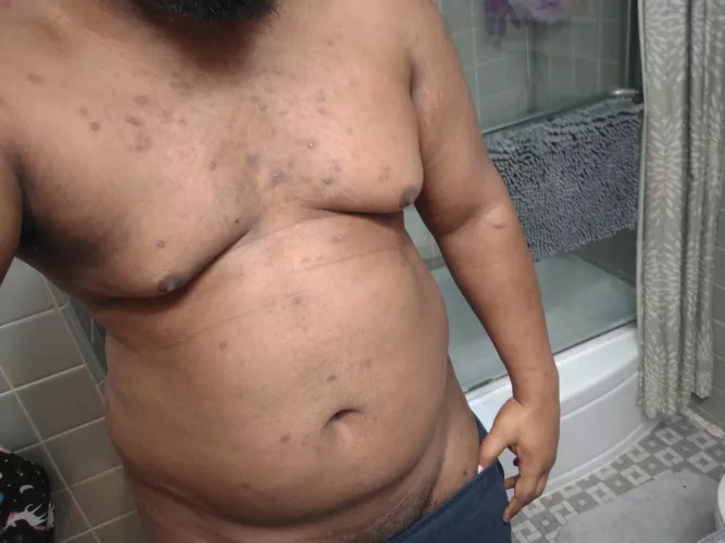 Been working out again. Showly getting my abs back