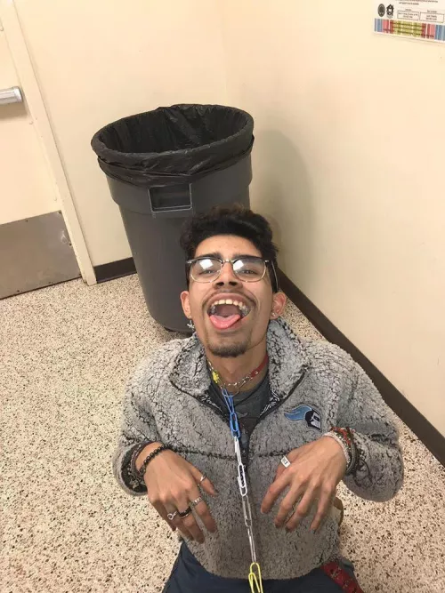 being a good little pup for daddy in public ❤️