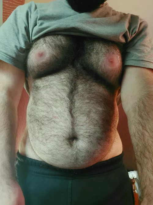 🙋🏻‍♂️ being hairy comes in handy in winter , doesn't it