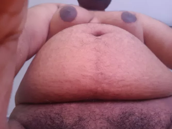 Belly and moobies anyone? 😋