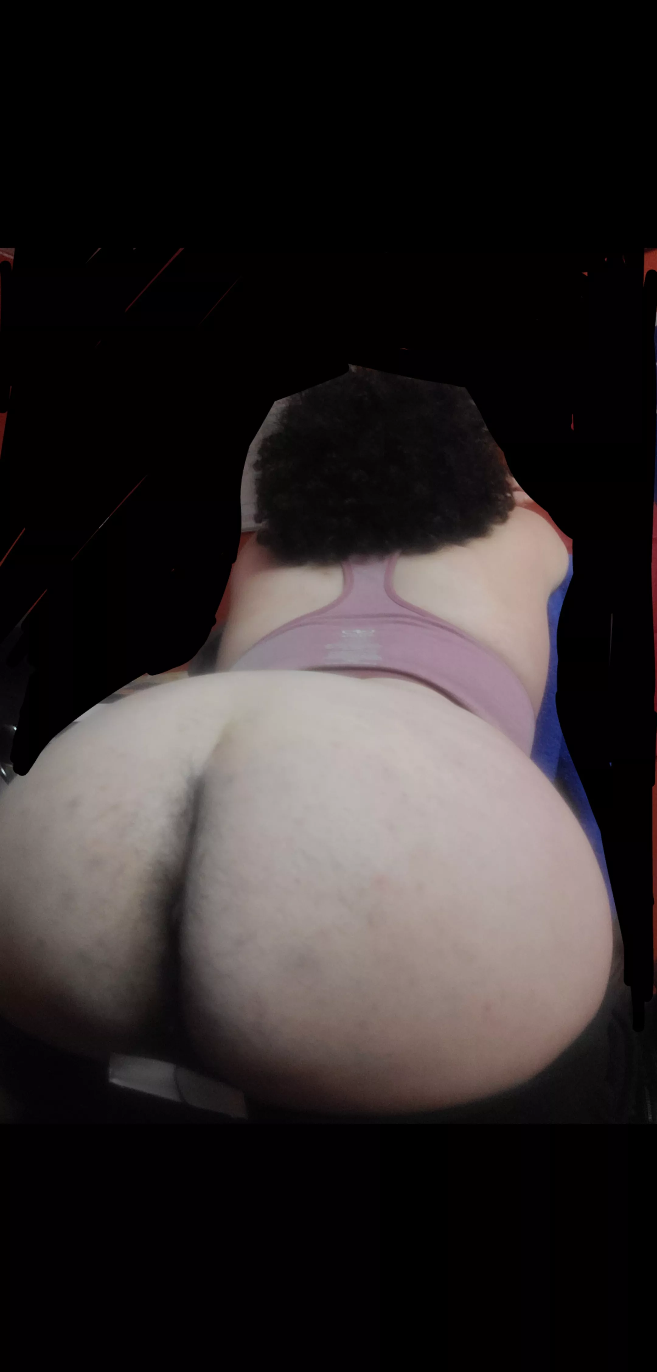 Bent over, needing to be fucked. The person I'm feeling isn't answering, make me feel sexy 😘🥴