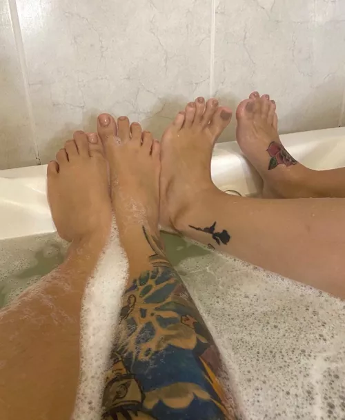 Best friends, best feet 🥵