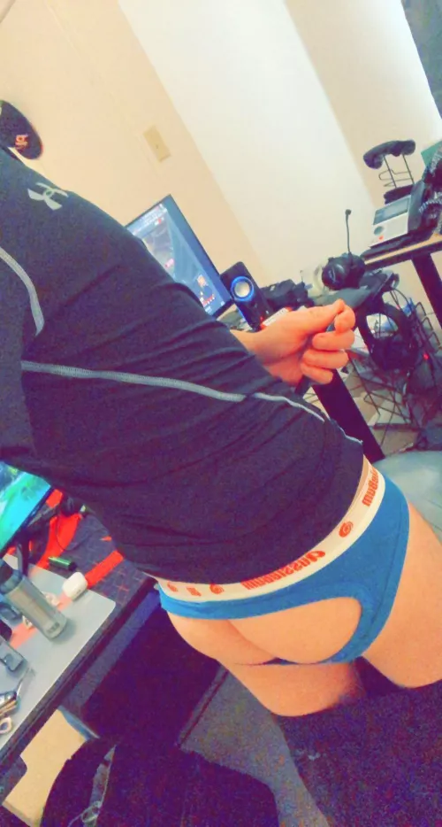 Best gayming gear to wear to a friends house 😈