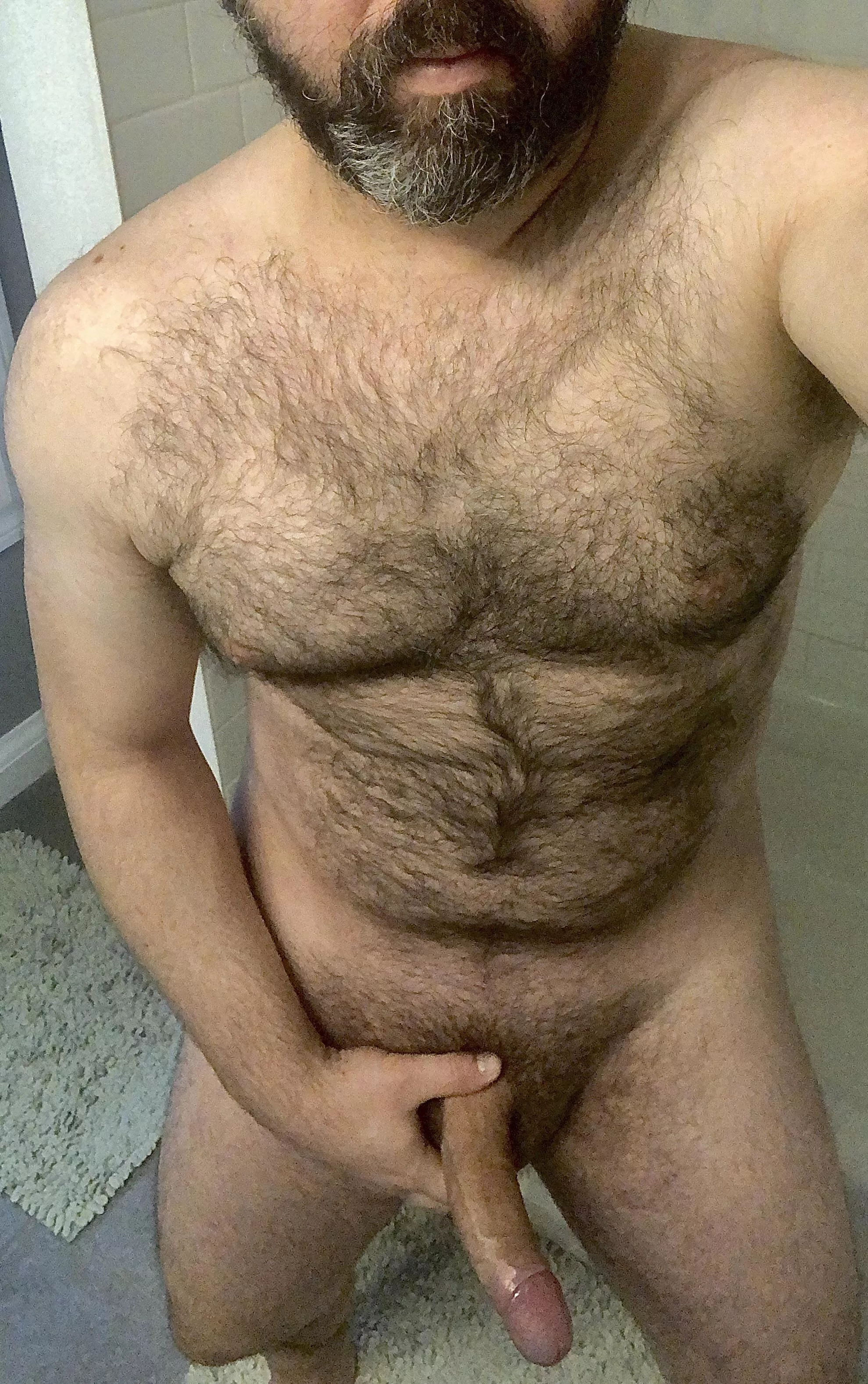 Bi dad that’s big and burly, loves to wake up, and make you cum early.(41)