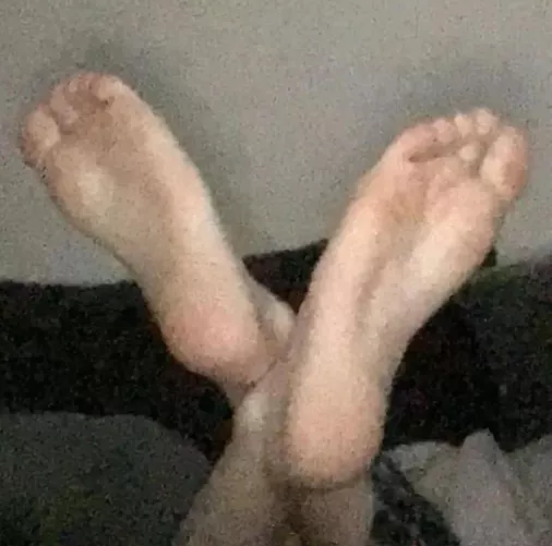 Bi guy here⦠I was told I have good looking feet, is this true? I would love to hear from youā¦