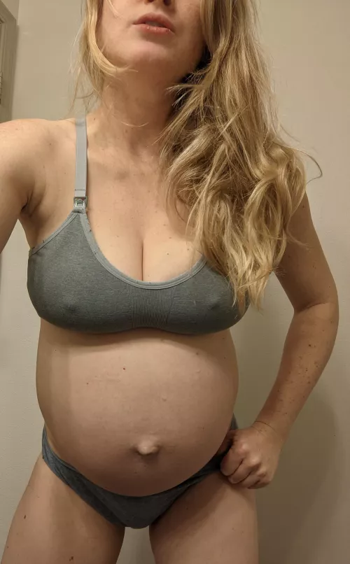 Bi hubby trading and stroking off and on tonight. 32 unaware wife 7 months 🤰🏼 Don't show face. Must verify. Kik/Tele: ClarkStills, send sample and ASL. PST+ bi+ long term+