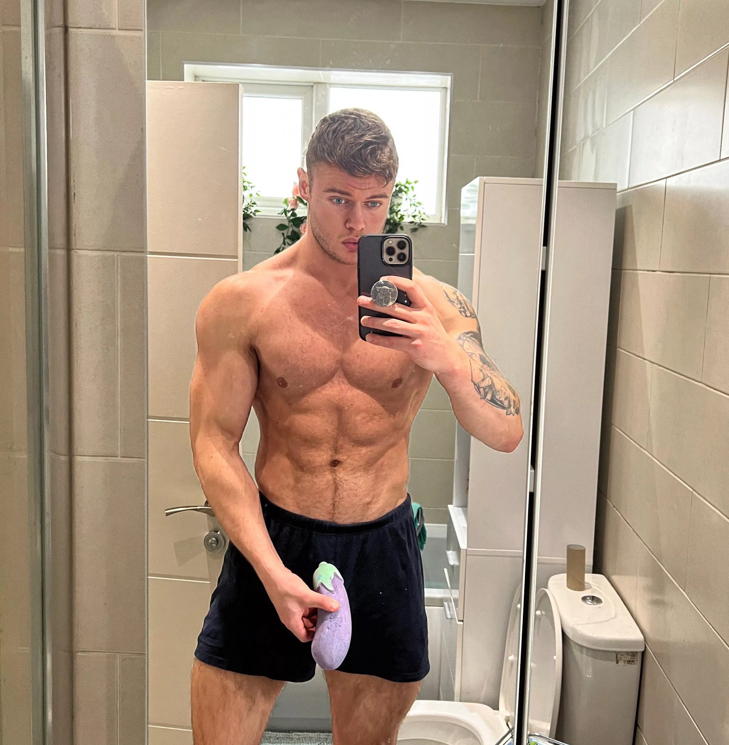 Big aubergine energy 🍆