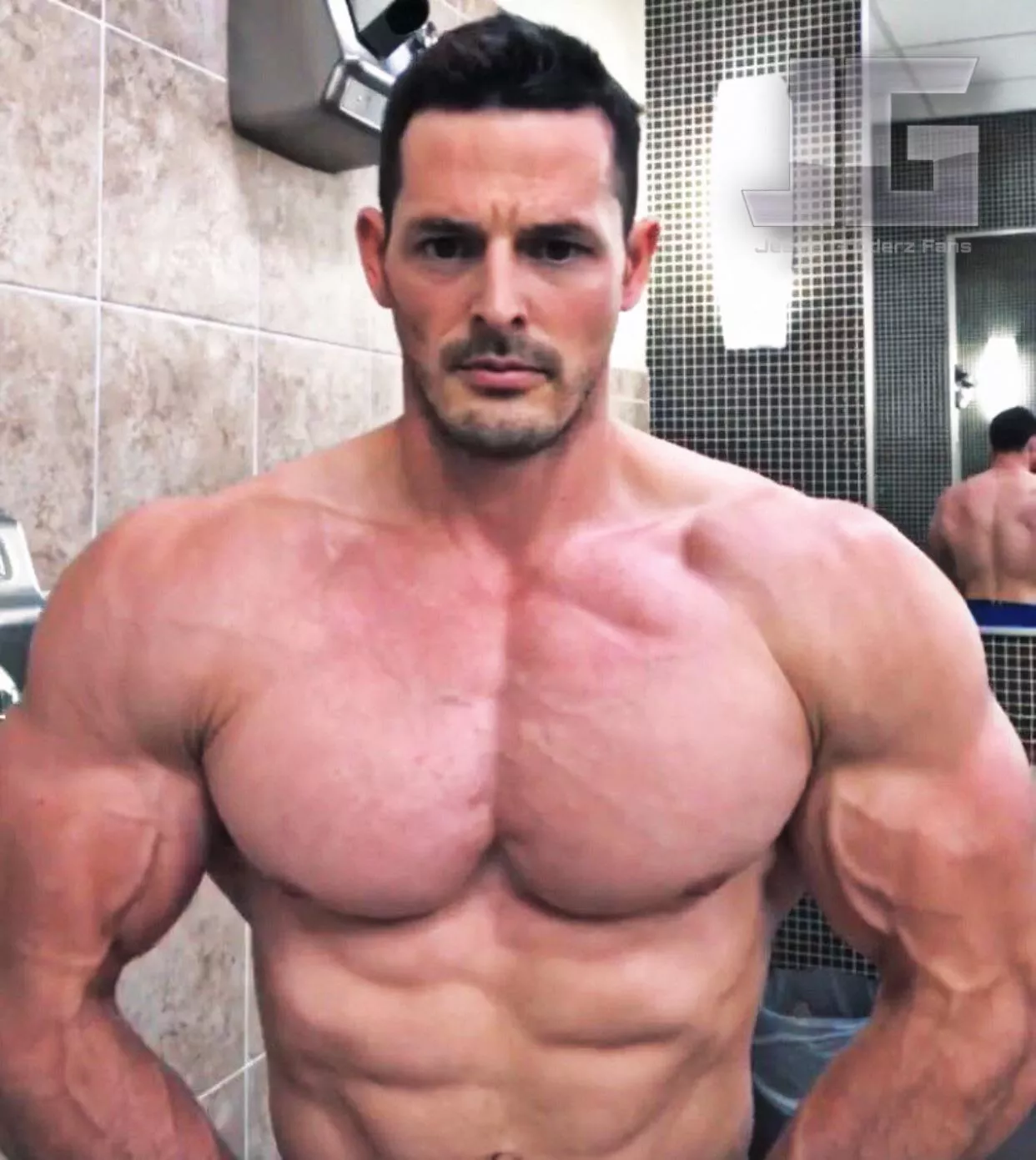 Big brother star, Jessie before the pandemic with a massive chiseled like chest! Big brother star, Jessie before the pandemic with a massive chiseled like chest!