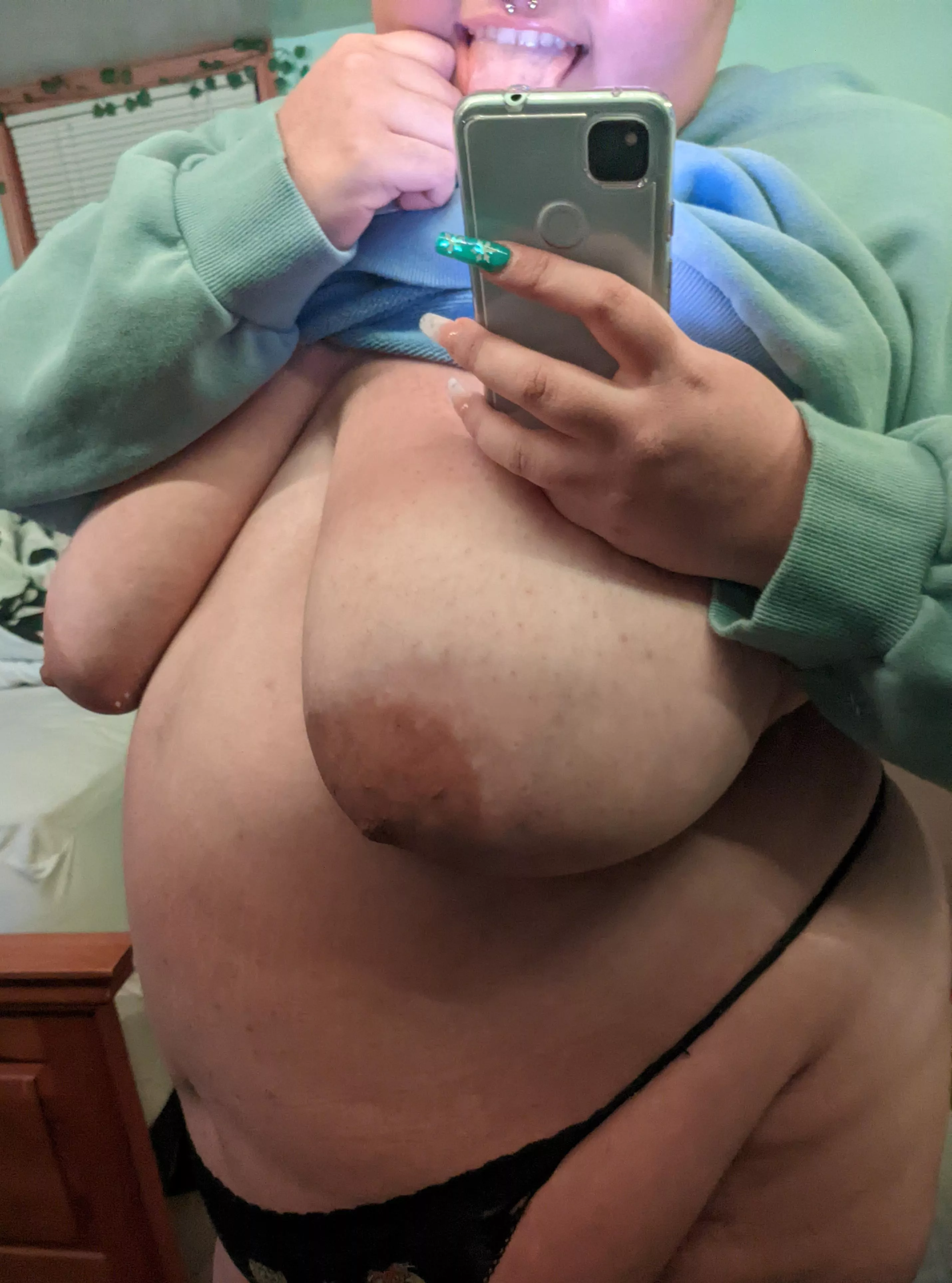 Big girls are cozier ❤️❄️