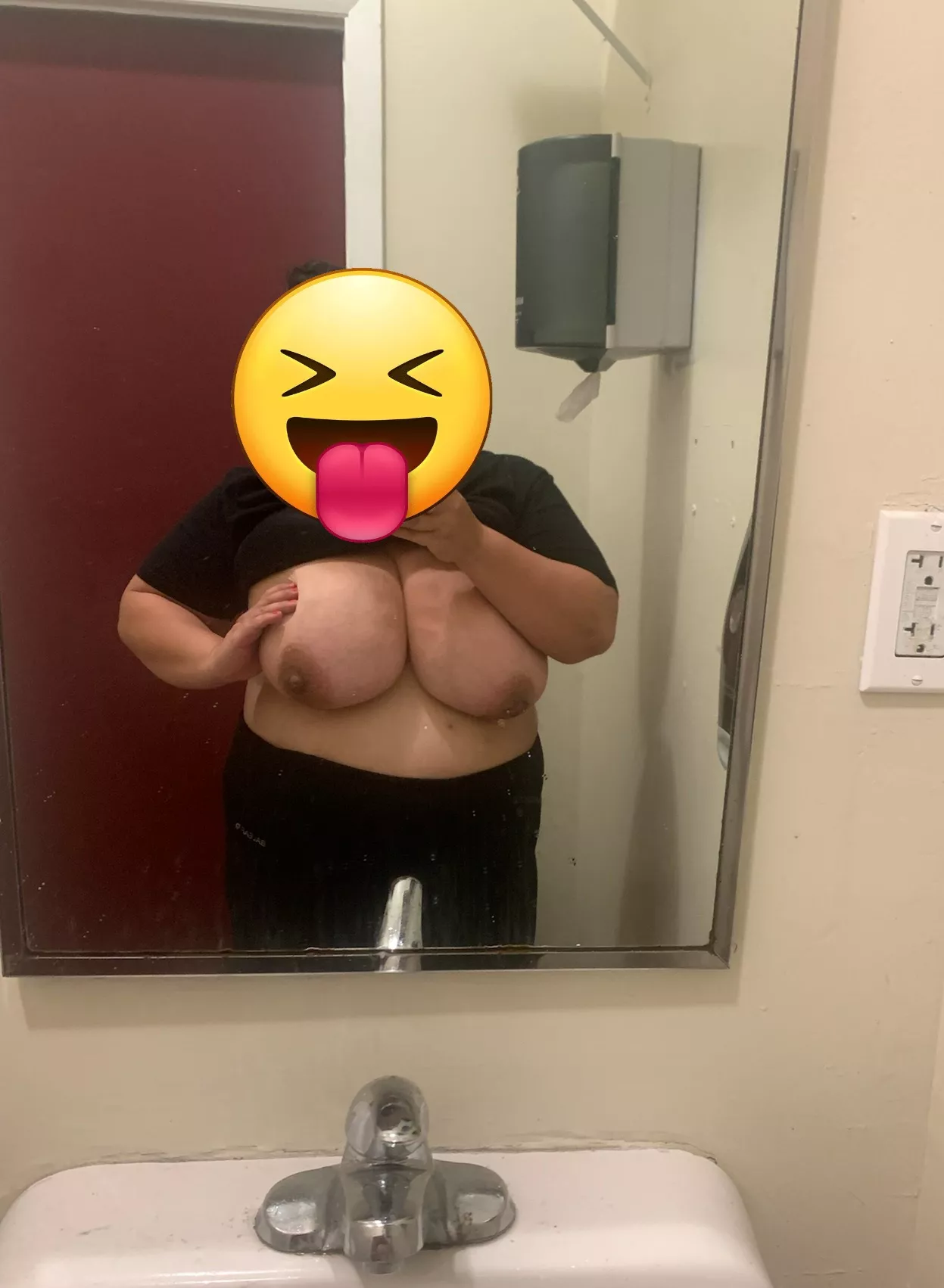 Big tits and I like anal.....WINNING