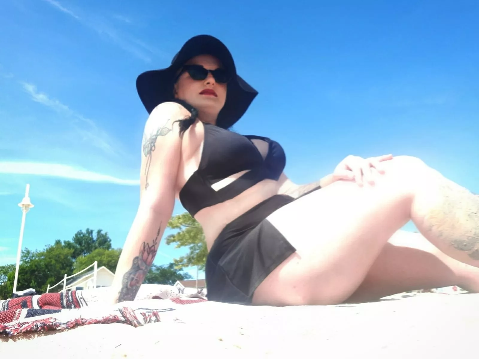 big tits or thick thighs? get off to ms.gigi.moon big tits or thick thighs? get off to ms.gigi.moon