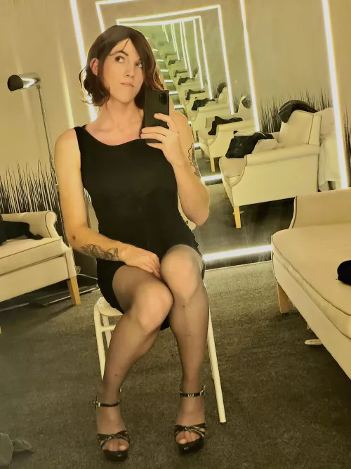 Birthday weekend starts now 💜💜💜 where are all my Las Vegas girls???