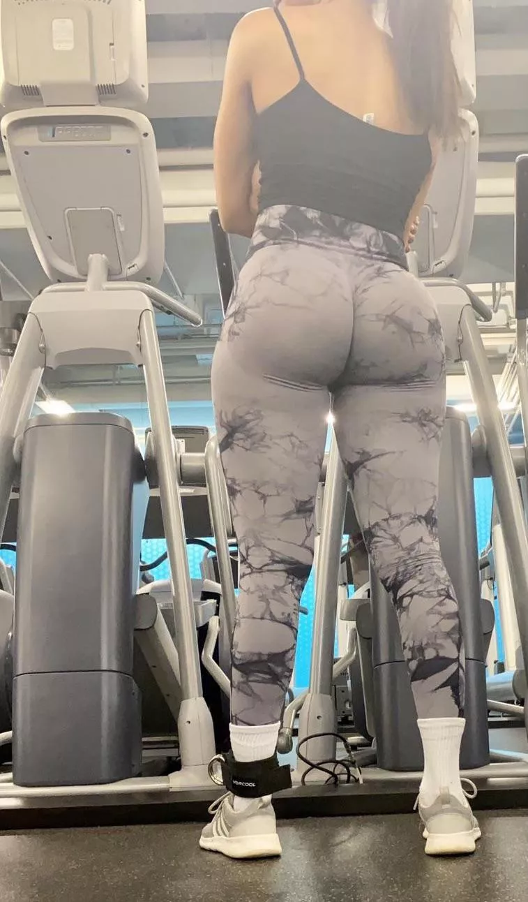 Black and grey leggings for the gym💦