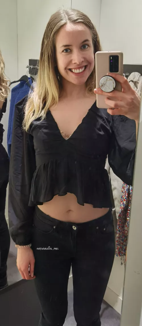 Black dressed girl. What do you think? 😇✌️