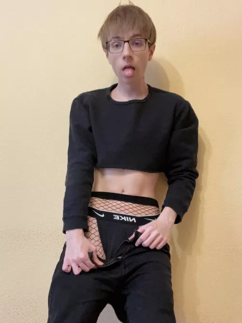 Black suits me, right? ☺️