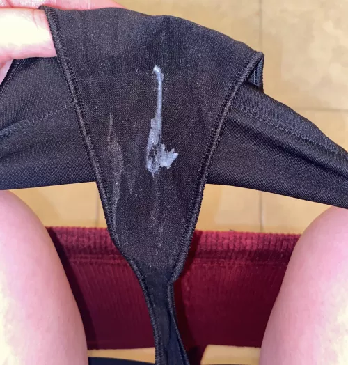 Black thongs are the superior panty vessel 🤤