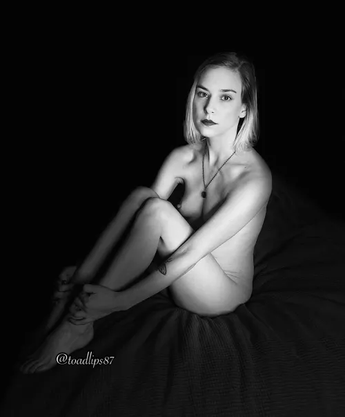 Black & white nude