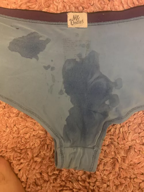 Blew a huge load on my wife’s ass last night what u think?