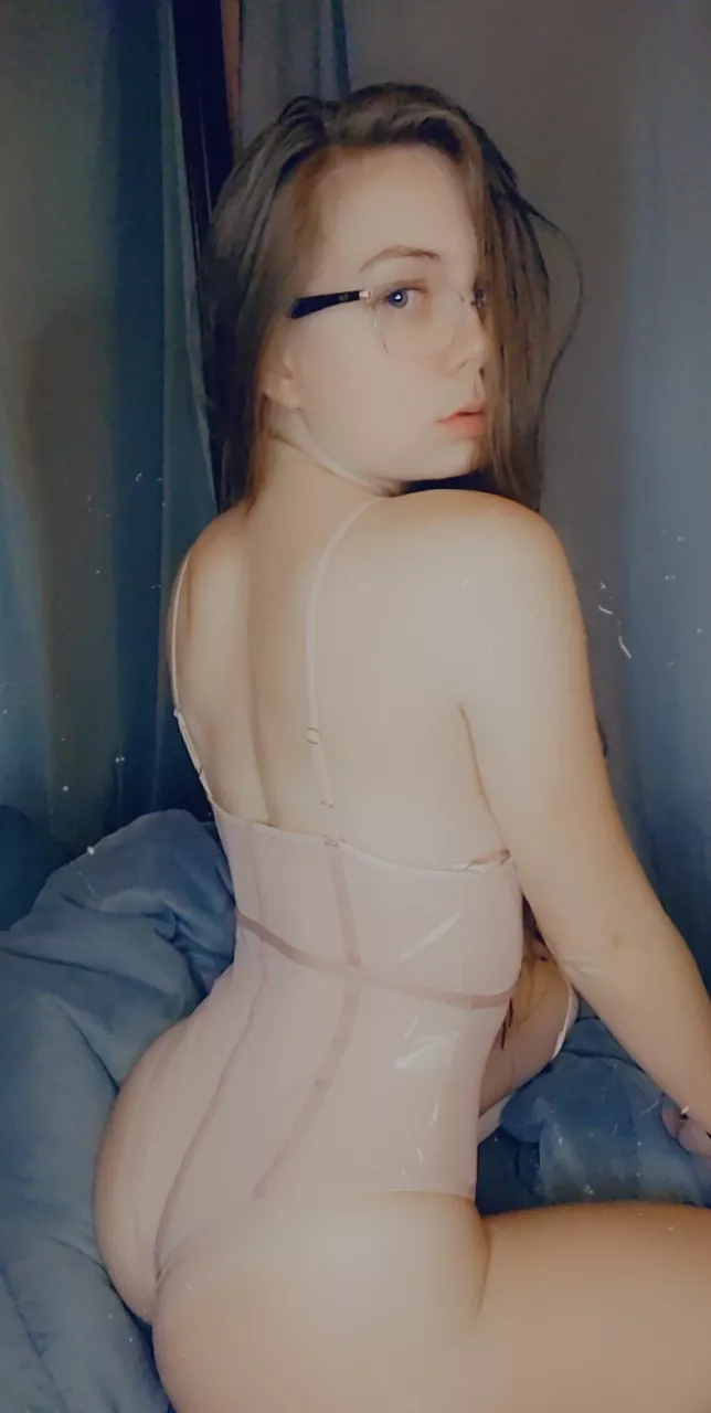 Blonde, busty & adorable 😘 Cum chat with me! (LINK IN COMMENTS!)