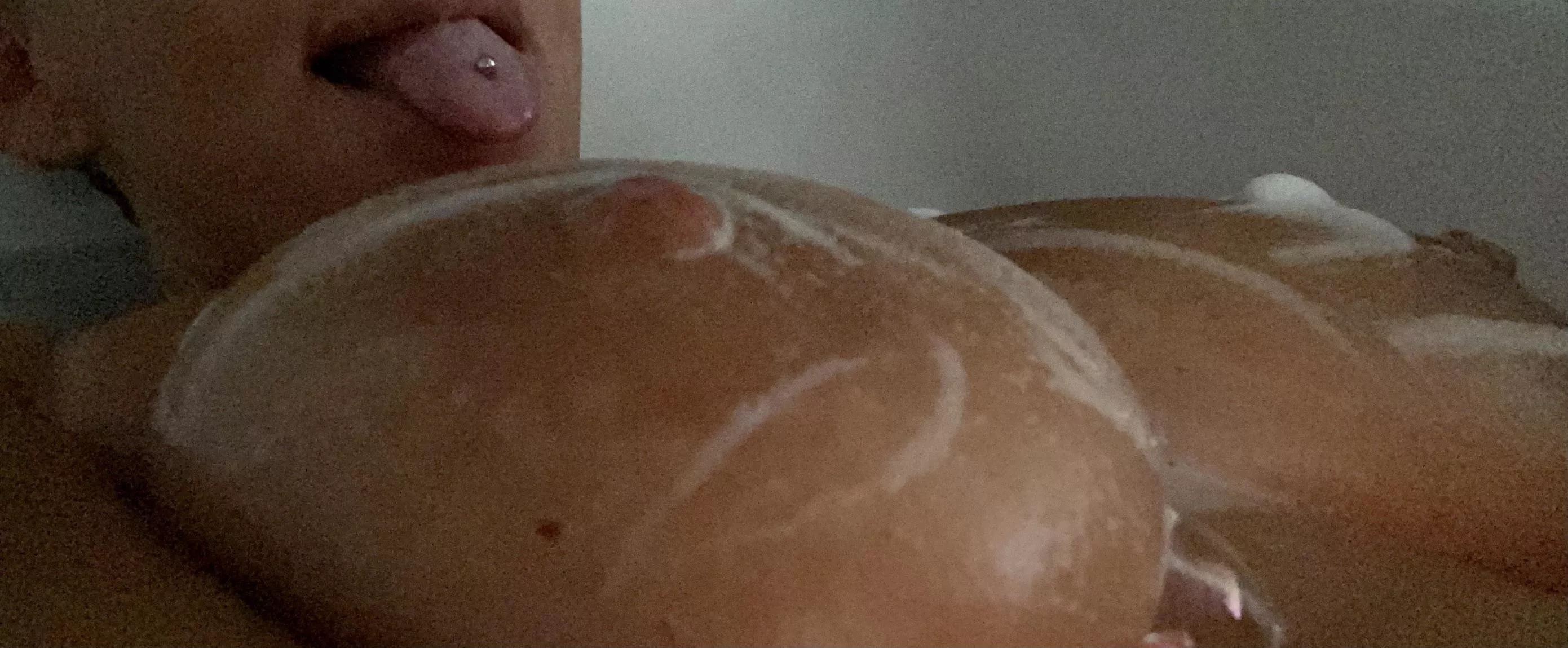 💎blonde milf💎British/russian💎naughty💎weekly live stream💎custom content💎$5💎link below!!!