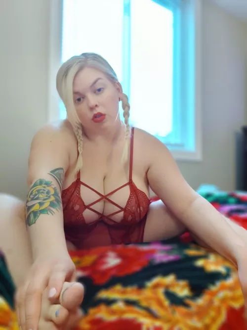 Blondes look SO good in red. But, maybe I'm bias...