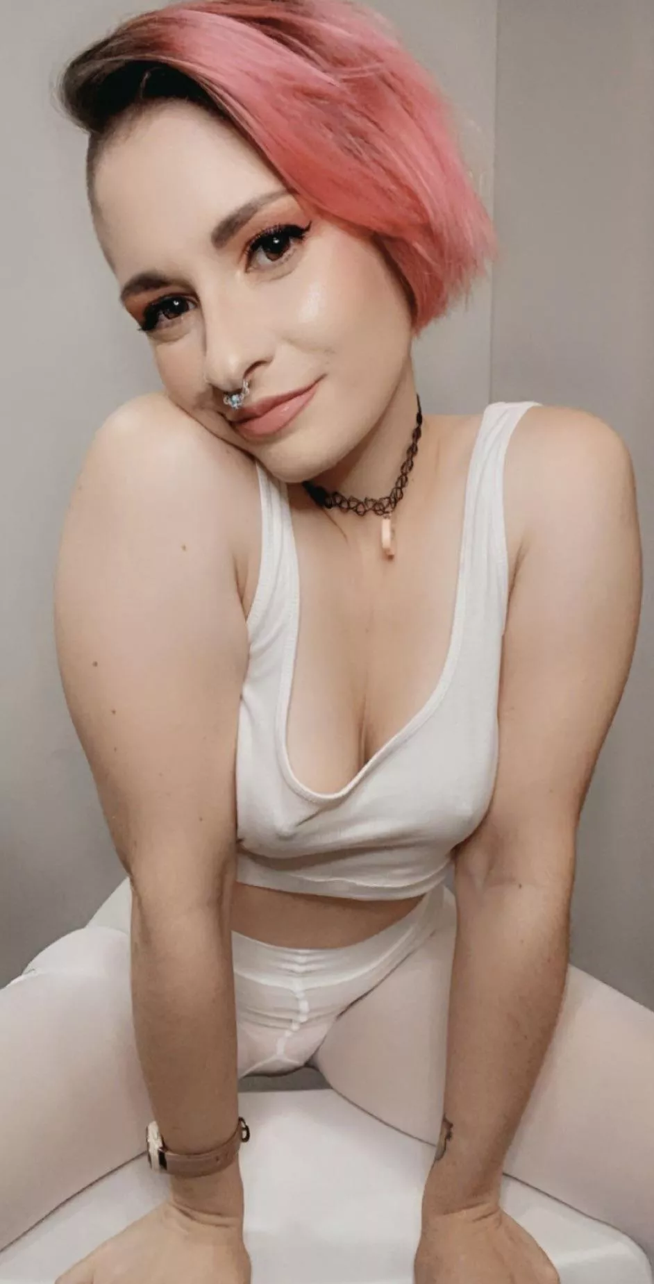 Blow a kiss if you like what you see [F]