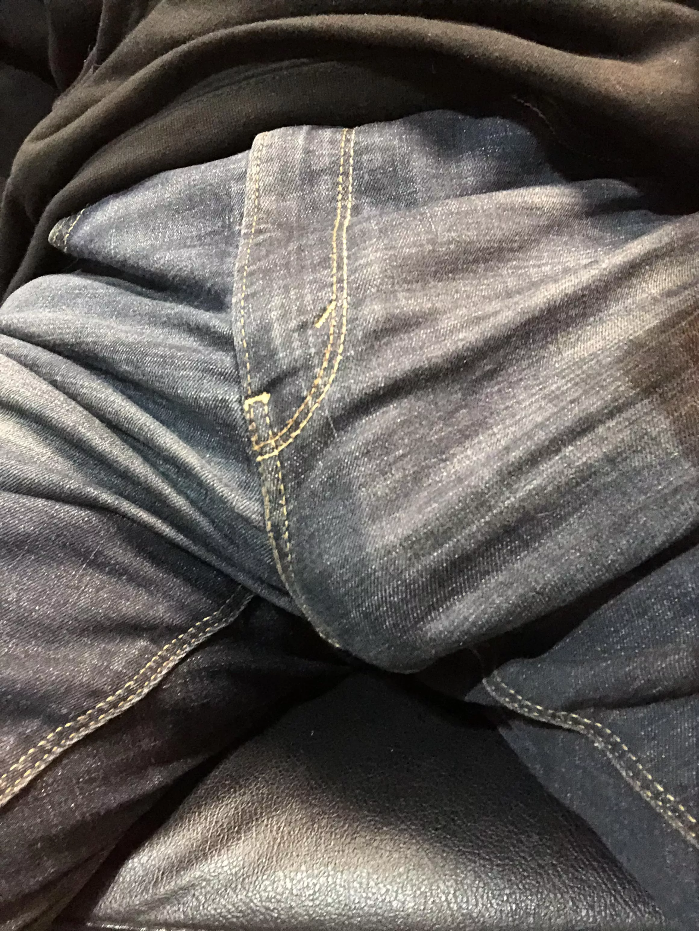 Blue Jean bulge 😏