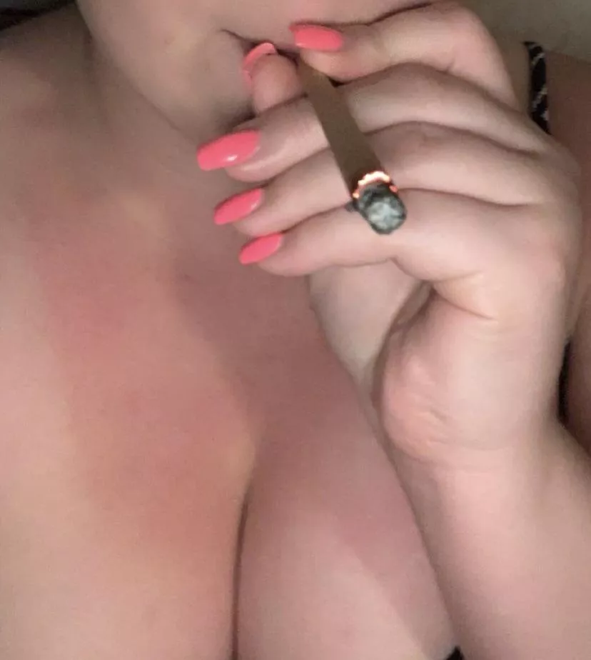 Blunt and boobs, what’s not to like?! Blunt and boobs, what’s not to like?!