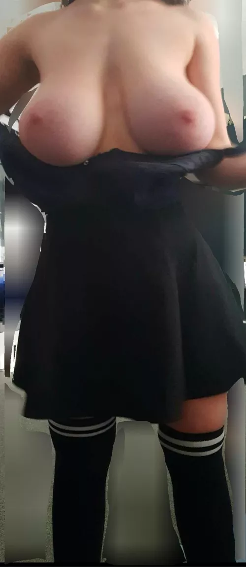 Blurred because of personal stuff sorry! A photo taken in the hurry of going to work 😅 F19