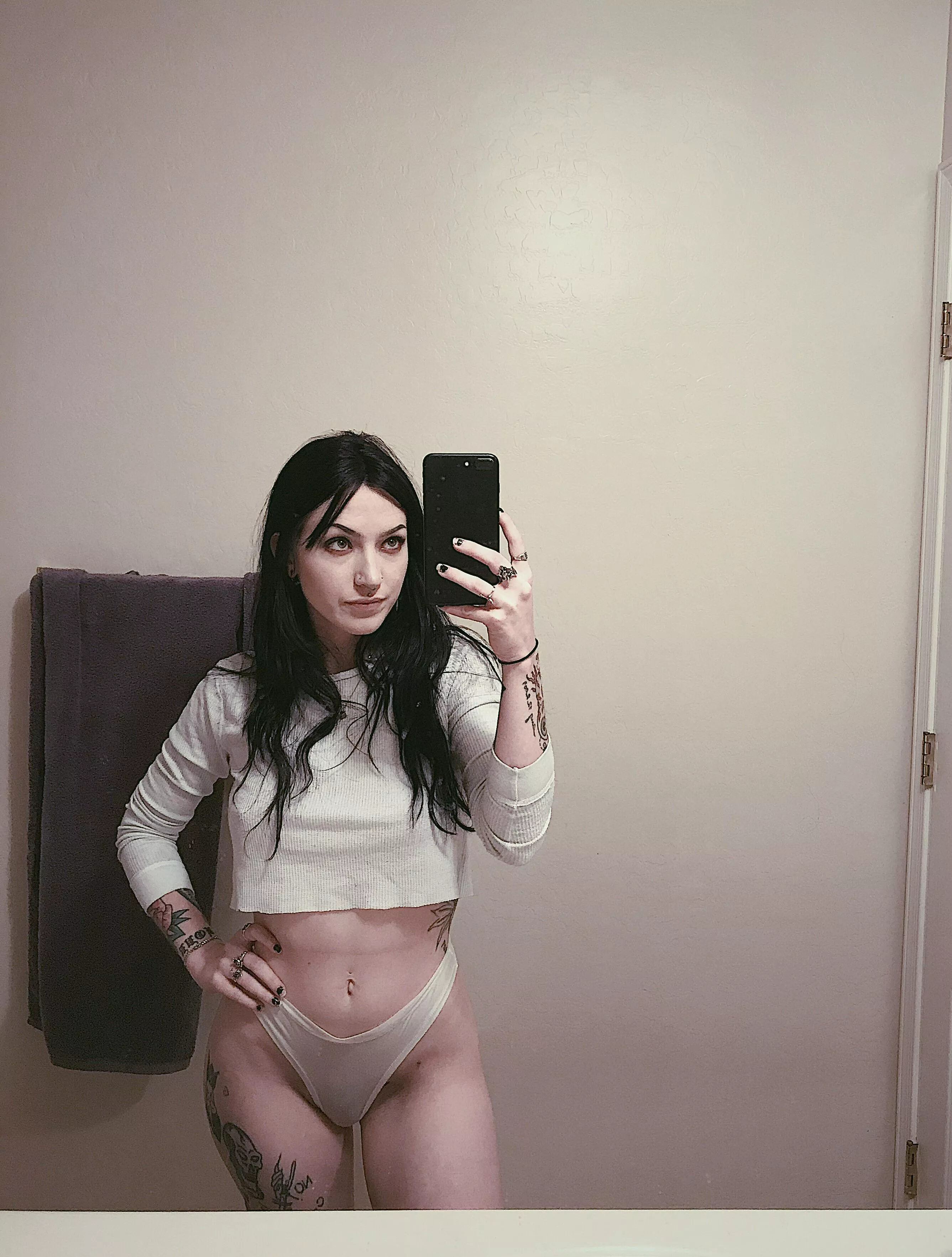 bodyodyodyody 😈🖤