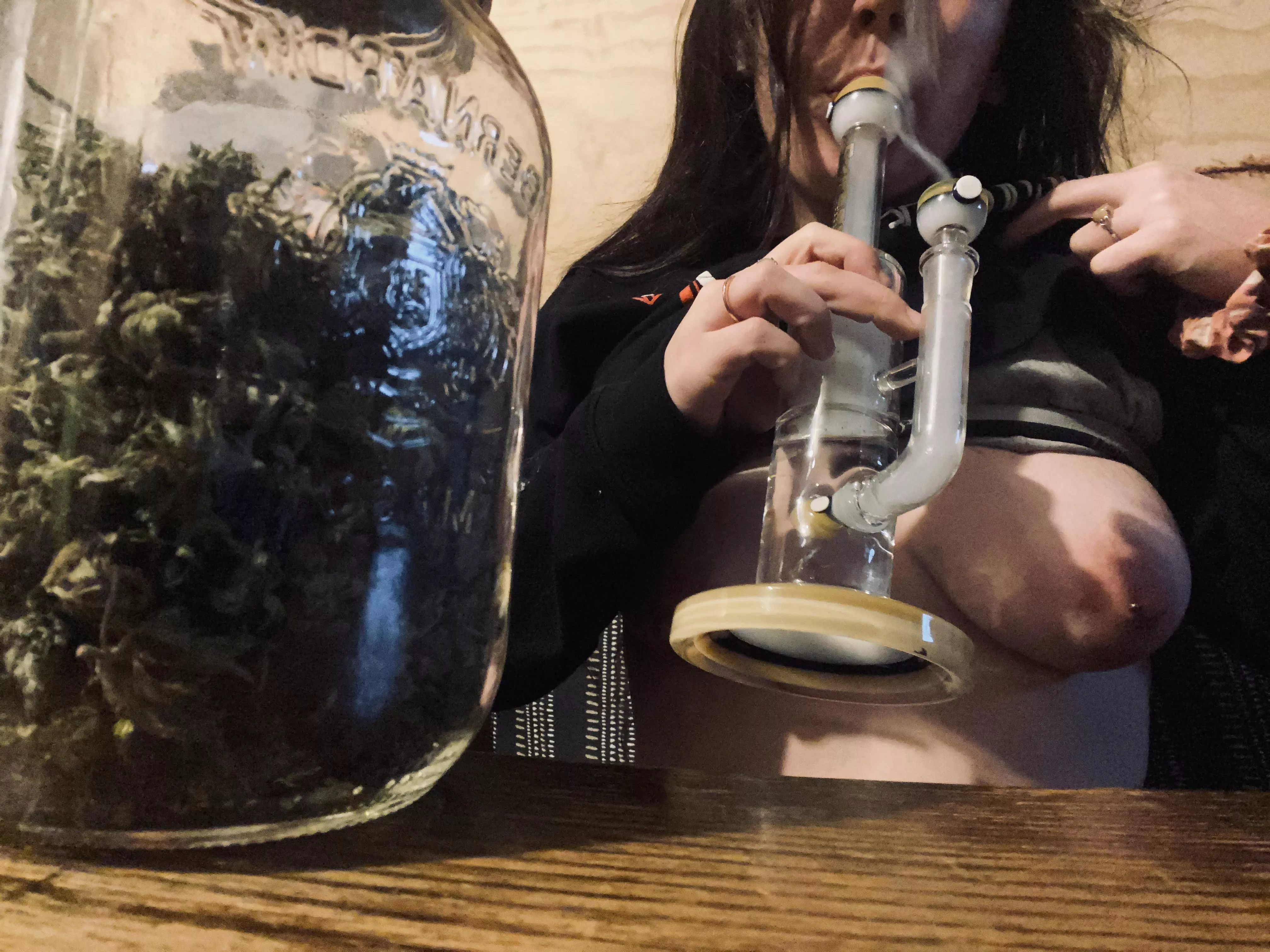 Bong tokes and chill? 😇 [f]