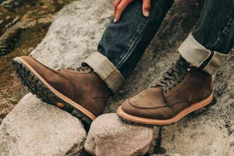 Boot identification- wondering if anyone here might either know the brand of these boots or perhaps the style?