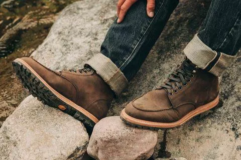 Boot identification- wondering if anyone here might either know the brand of these boots or perhaps the style?