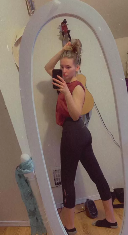 Booty booty booty 😏 [F]