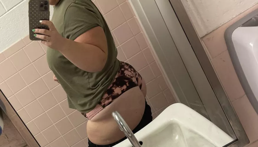 Booty booty booty rockin everywhere