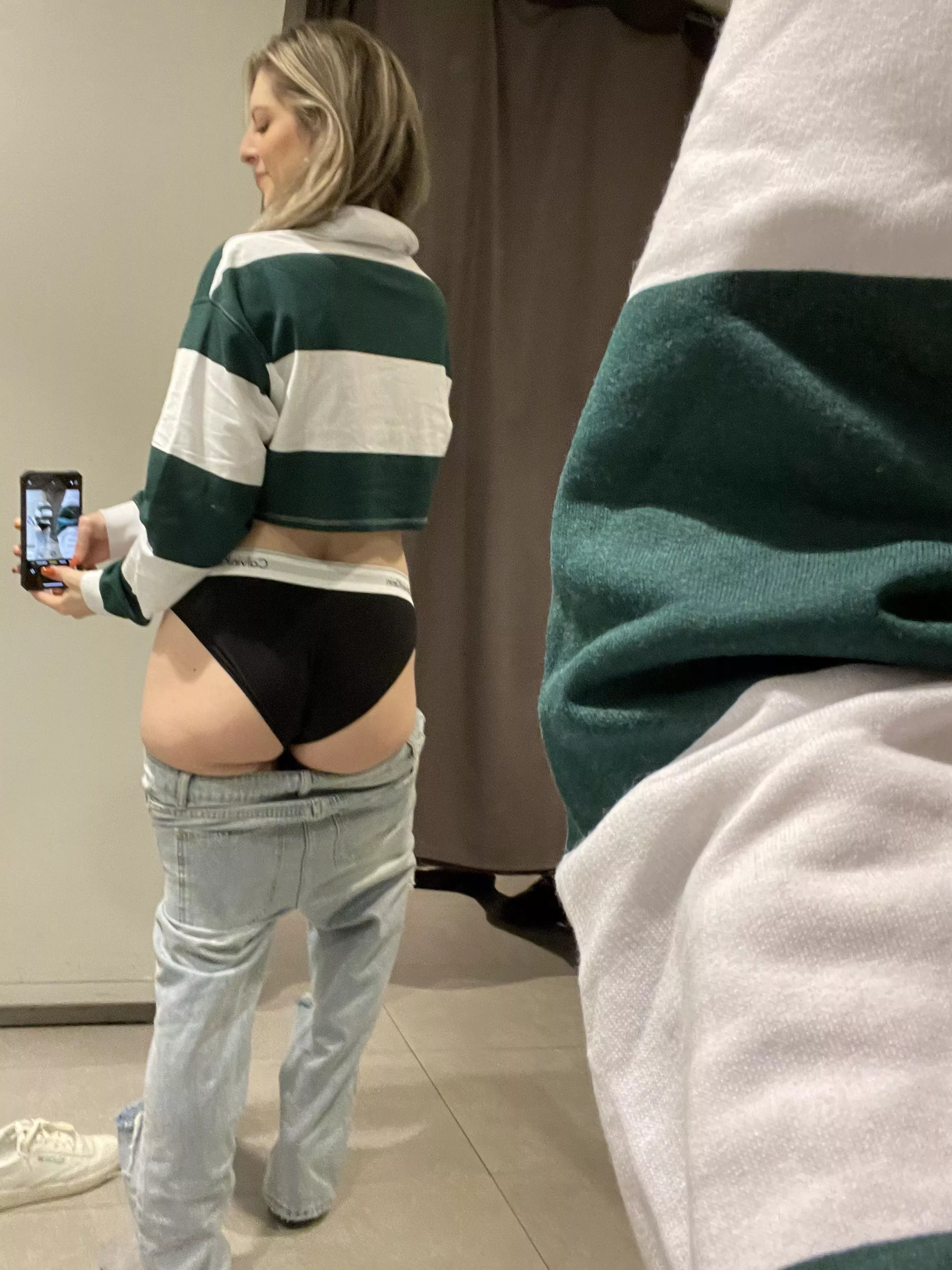 Booty only ever looks this good in my calvins 😂