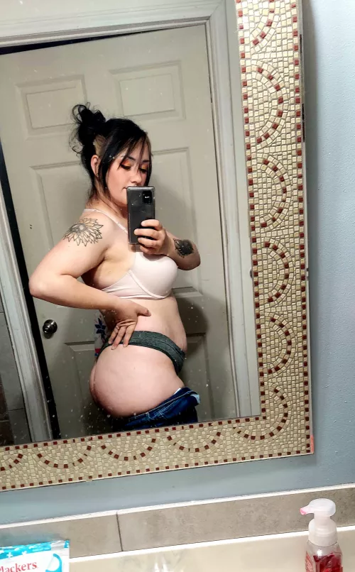 Bored at work and horny, i need to be entertained 😝