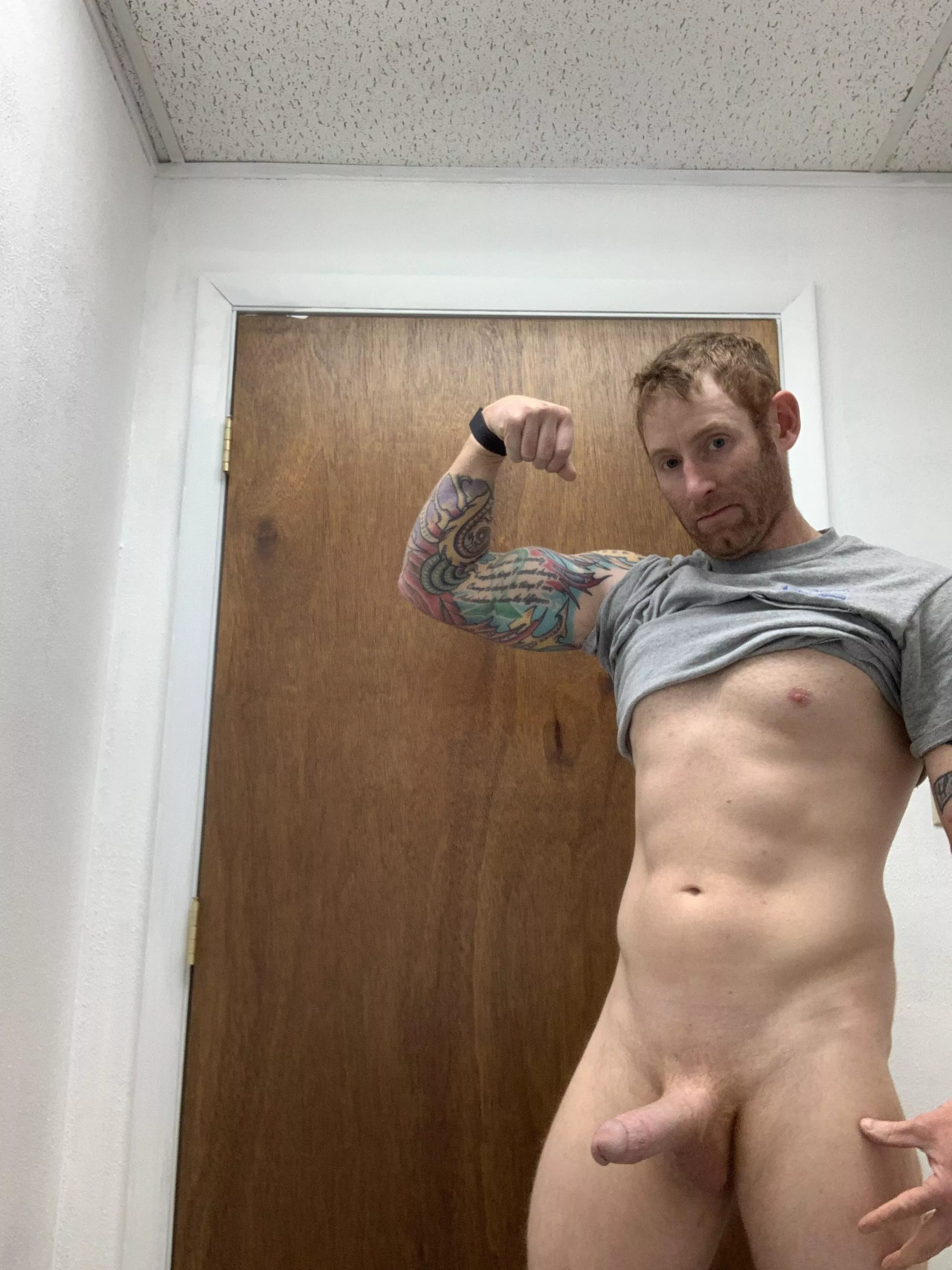Bored at work. But liking the gym progress. What do you ladies think. Shoot me a message Bored at work. But liking the gym progress. What do you ladies think. Shoot me a message