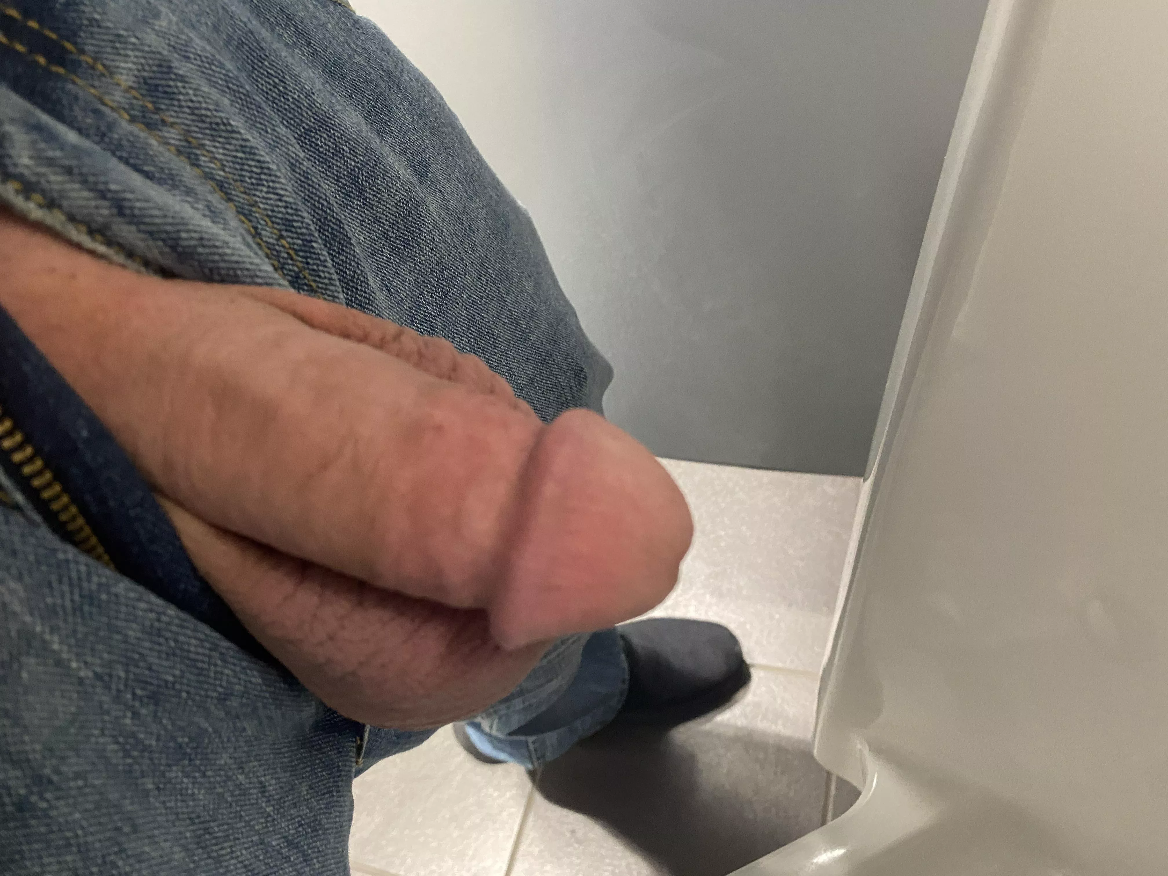 Bored at work… Could use someone to suck it abs compare..: 🤤😈