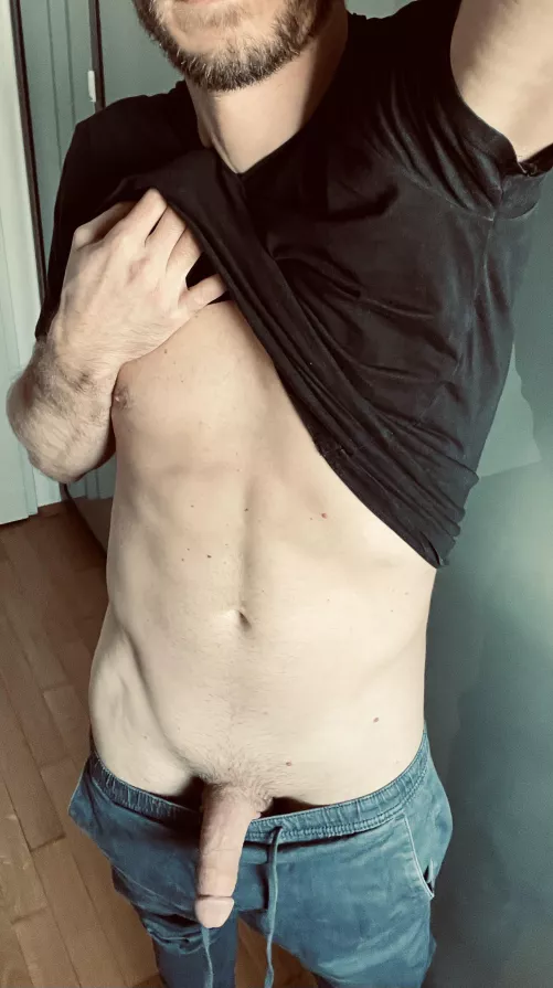 Bored at work… so i thought i share a nude 🤪 wanna see more? (38)