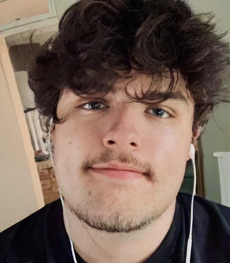 Bored :/ who wants to become friends?